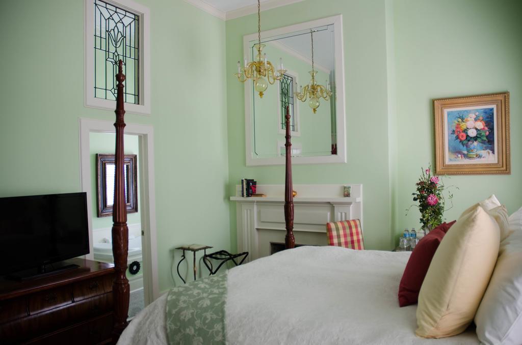 Bourbon Manor Bed & Breakfast Inn Bardstown Pokój zdjęcie