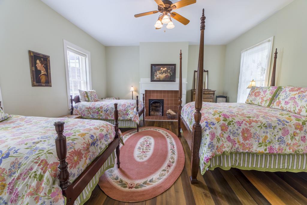 Bourbon Manor Bed & Breakfast Inn Bardstown Pokój zdjęcie